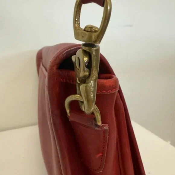 COACH VINTAGE  BAG RED COLORS #5630 PRE OWN VERY GOOD CONDITION - Picture 3 of 7